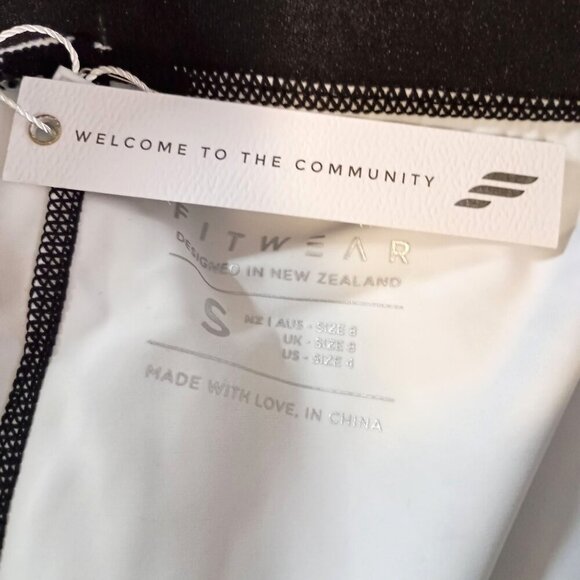 Fitwear NZ Black Geometric Yoga Leggings S NWT Compression Running CrossFit Gym - Picture 5 of 7